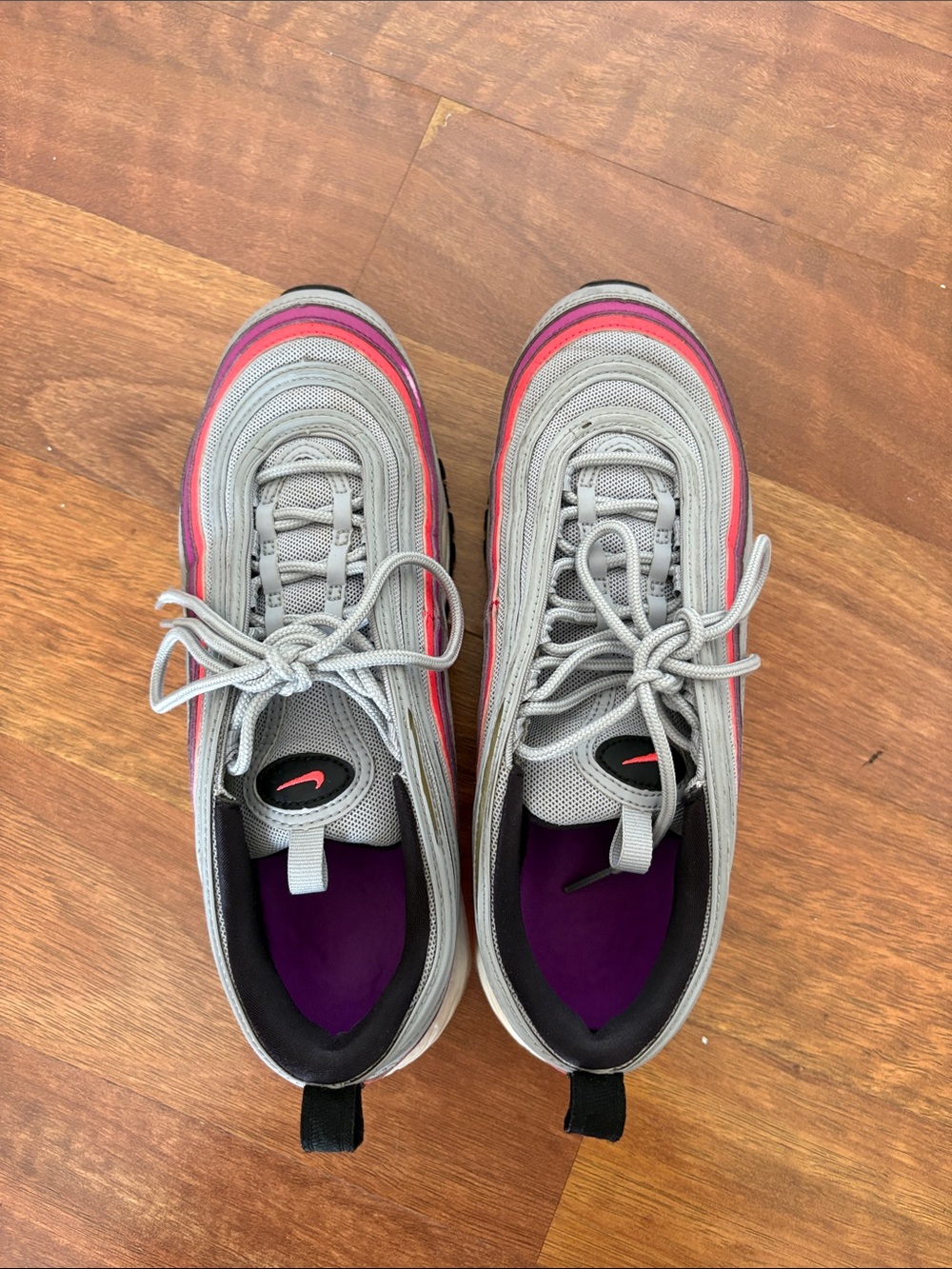 Nike Athletic Sneakers in Light Gray with Pink Accent